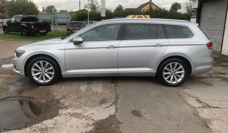 
								Volkswagen Passat SE (LL65BHO) full									
